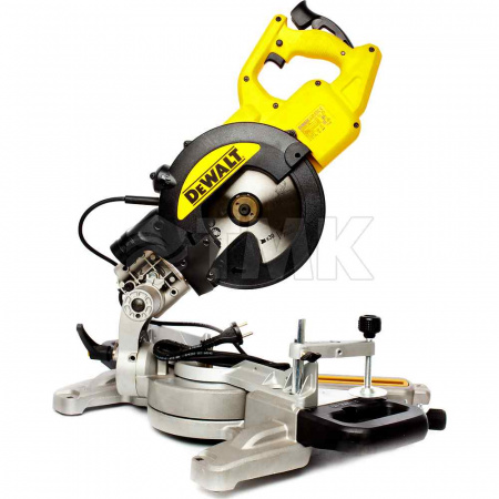 Пила торцовочная DeWalt DWS774